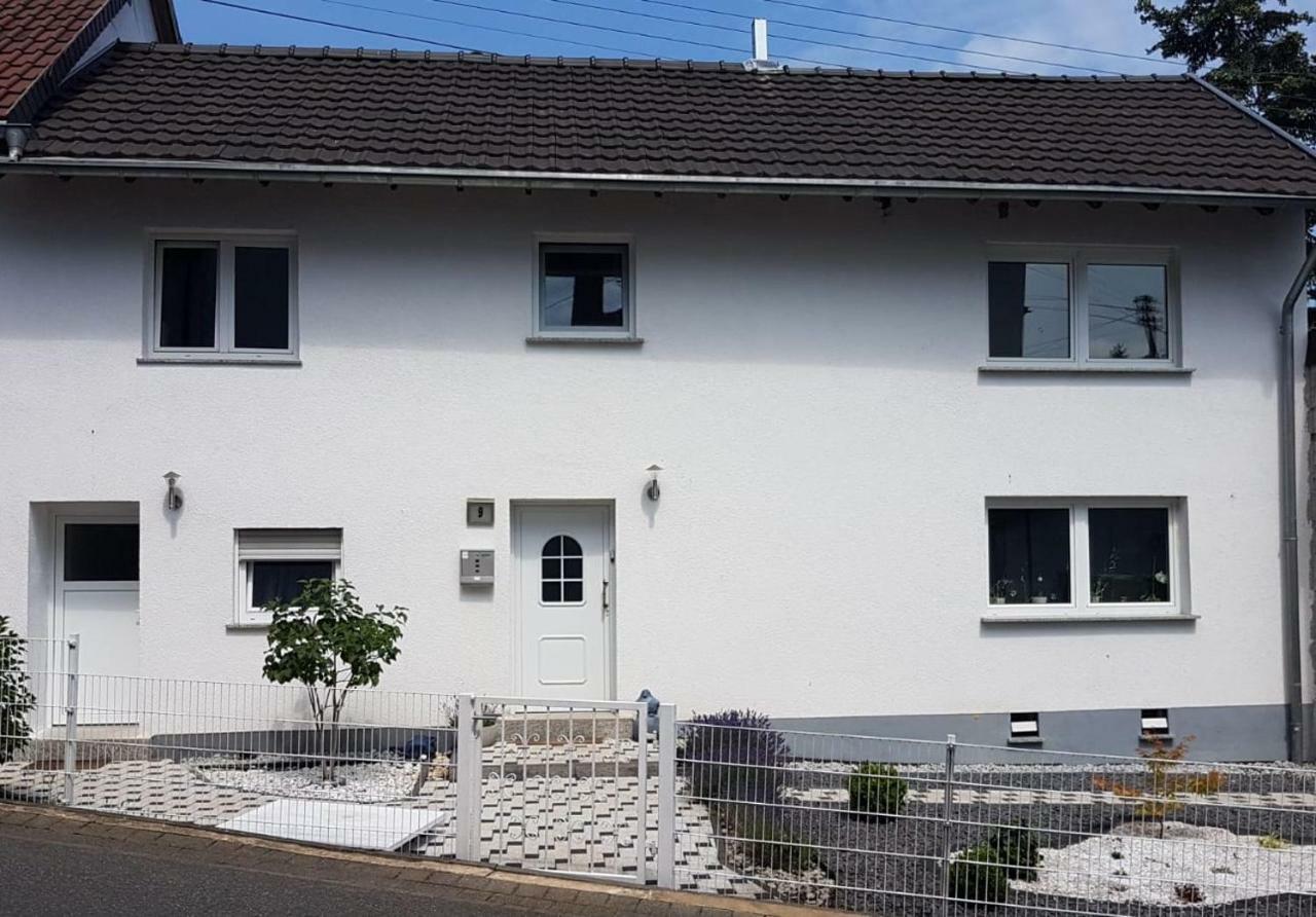 Westerwald Apartments Strassenhaus Bagian luar foto